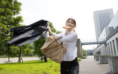 邊走邊吃早餐有三大危害!肥胖由此而來