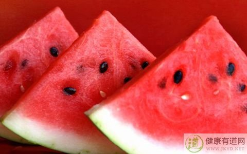 西瓜不能和什麼一起吃_西瓜和什麼相克 西瓜不能和什麼一起吃_西瓜和什麼相克