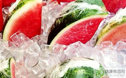 西瓜不能和什麼一起吃_西瓜和什麼相克 西瓜不能和什麼一起吃_西瓜和什麼相克