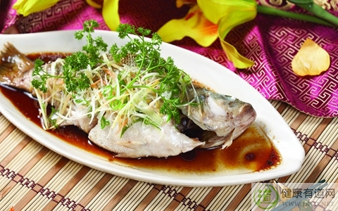 鲈魚不能和什麼一起吃_鲈魚和什麼相克 鲈魚不能和什麼一起吃_鲈魚和什麼相克