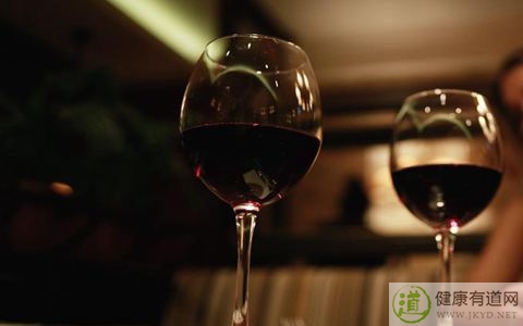紅酒不能和什麼一起吃_紅酒和什麼相克 紅酒不能和什麼一起吃_紅酒和什麼相克