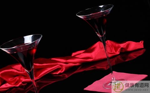 紅酒不能和什麼一起吃_紅酒和什麼相克 紅酒不能和什麼一起吃_紅酒和什麼相克