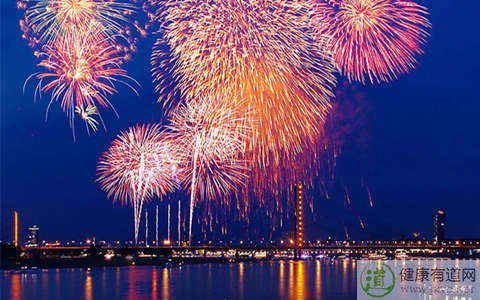 夢見過年放煙花好嗎 夢見過年放煙花好嗎