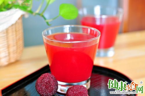 夏天喝什麼好？夏天來杯酸甜的楊梅汁